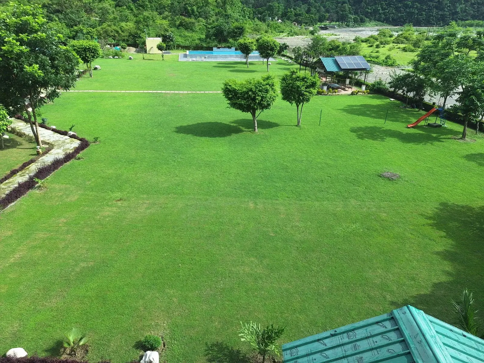 Riverside resort in Jim Corbett